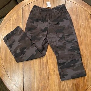NWT Boys size 7 Husky black camo cargo pants.